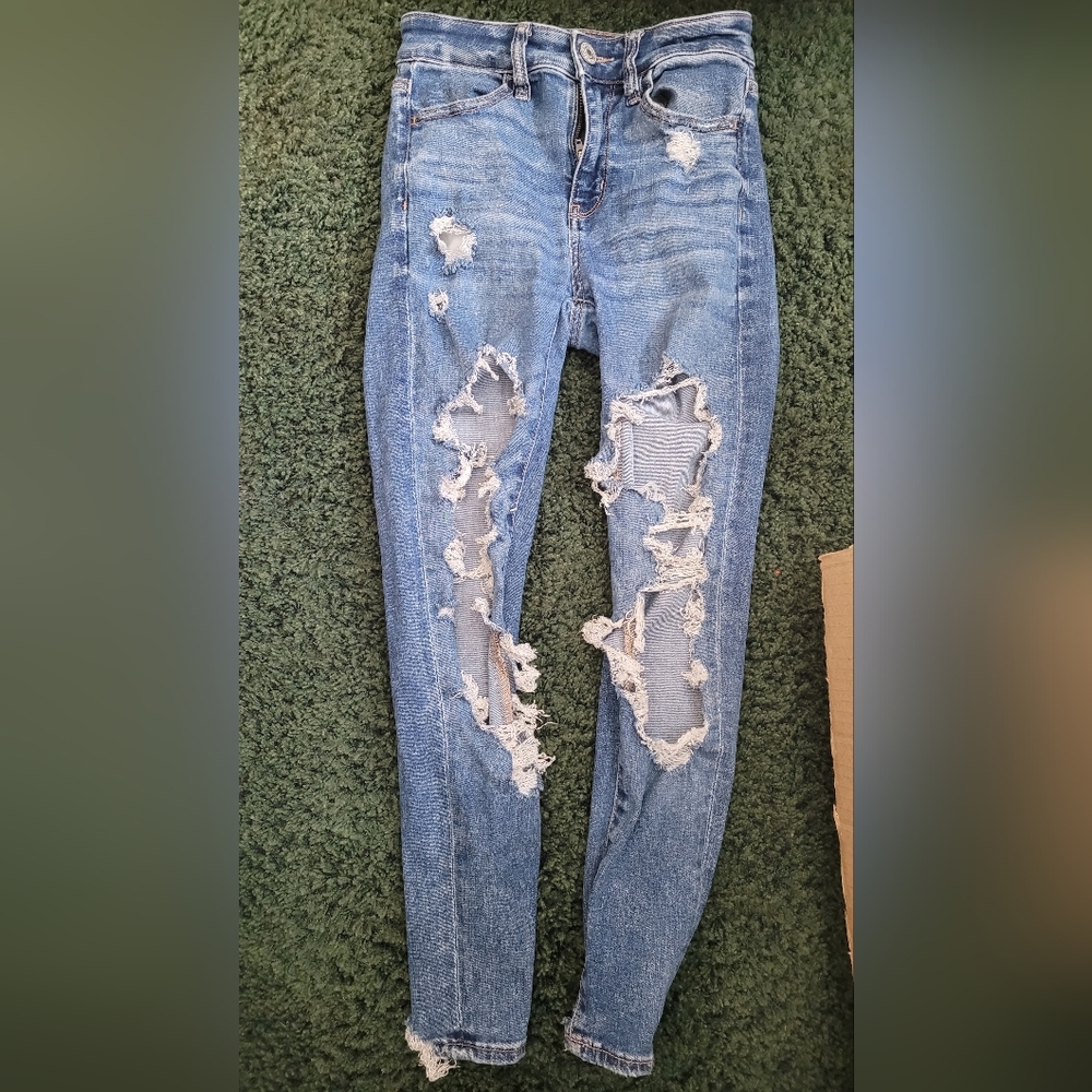 American Eagle Ripped Jeans! Size: 00